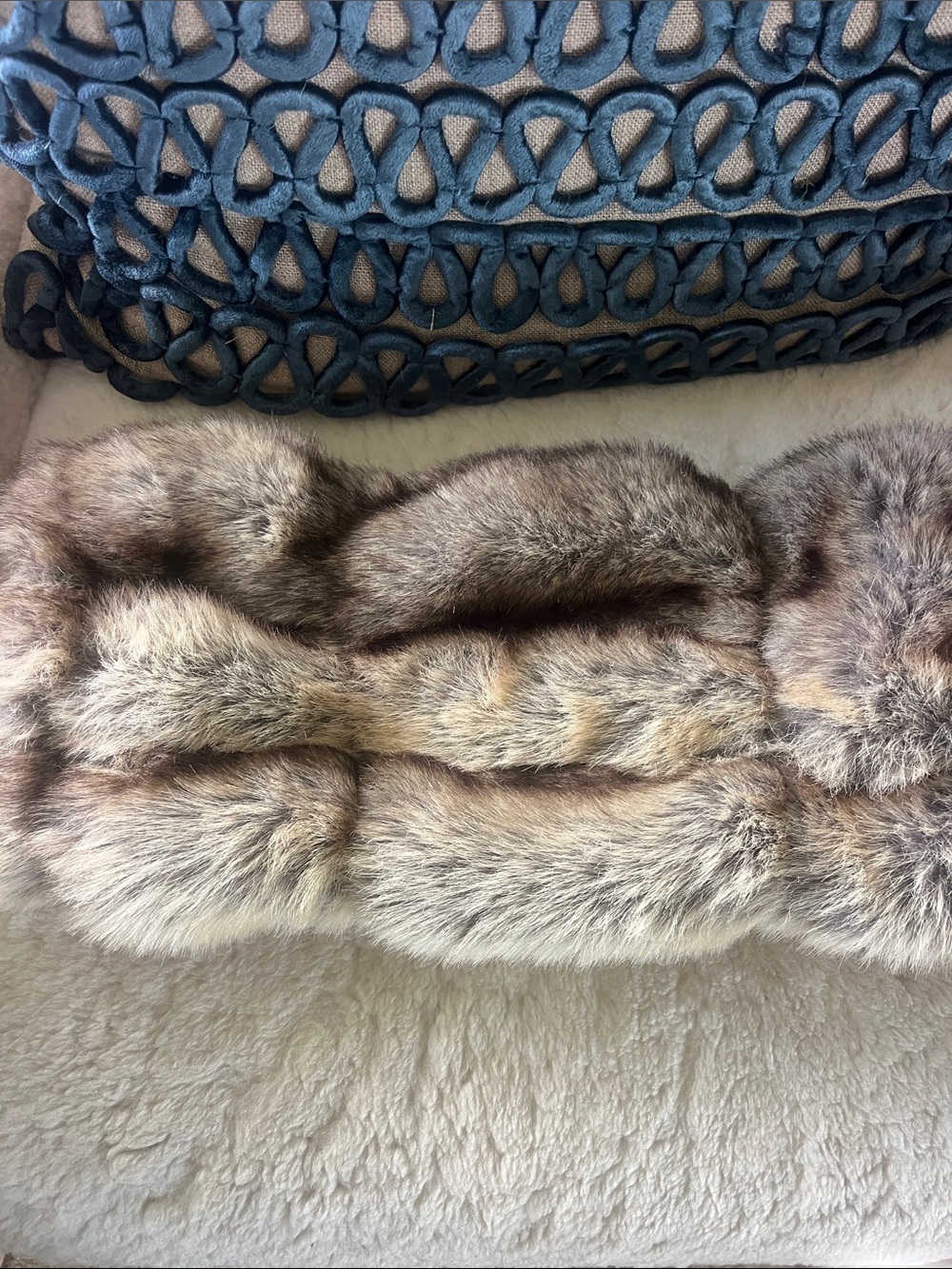 Faux fur embellished 7" x 16" hand muff. - Picture 5 of 7